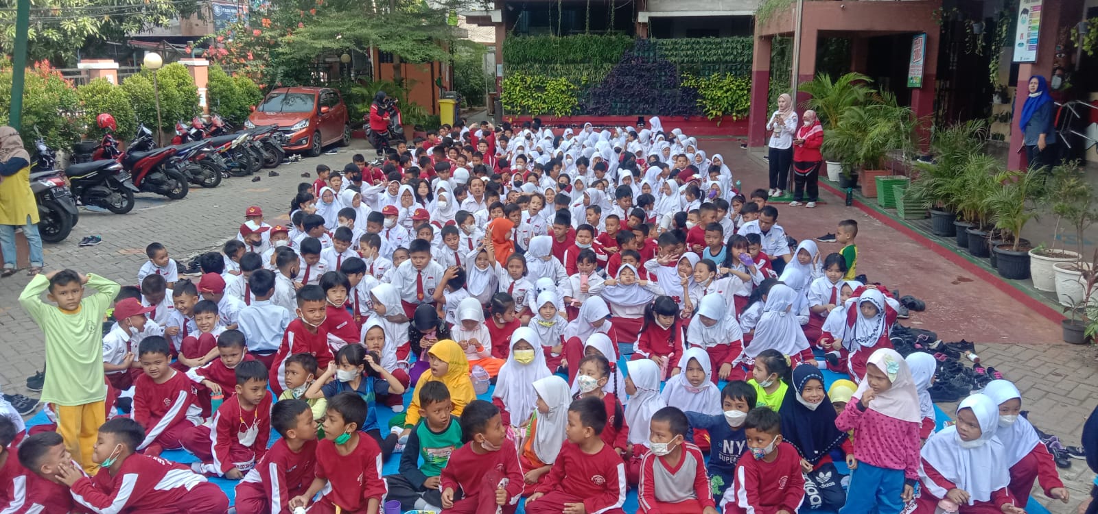 KETUPAT BETAWI : Ketemu Pemustaka Bareng Team Wisata Literasi Di SDN Johar Baru 09